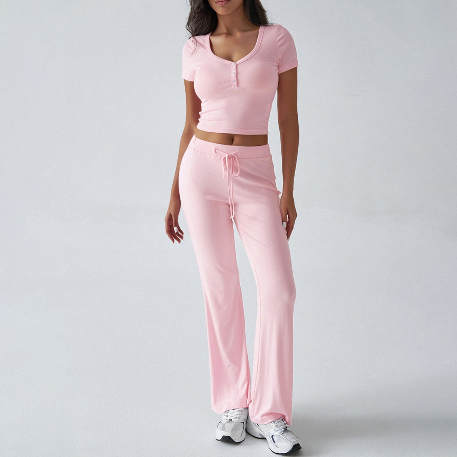 thumbnail image 2 of Conjunto de punto de 2 piezas para mujer: camiseta con cuello en V y pantalones largos. Estilo deportivo y desenfadado para las estaciones cálidas., 2 of 8